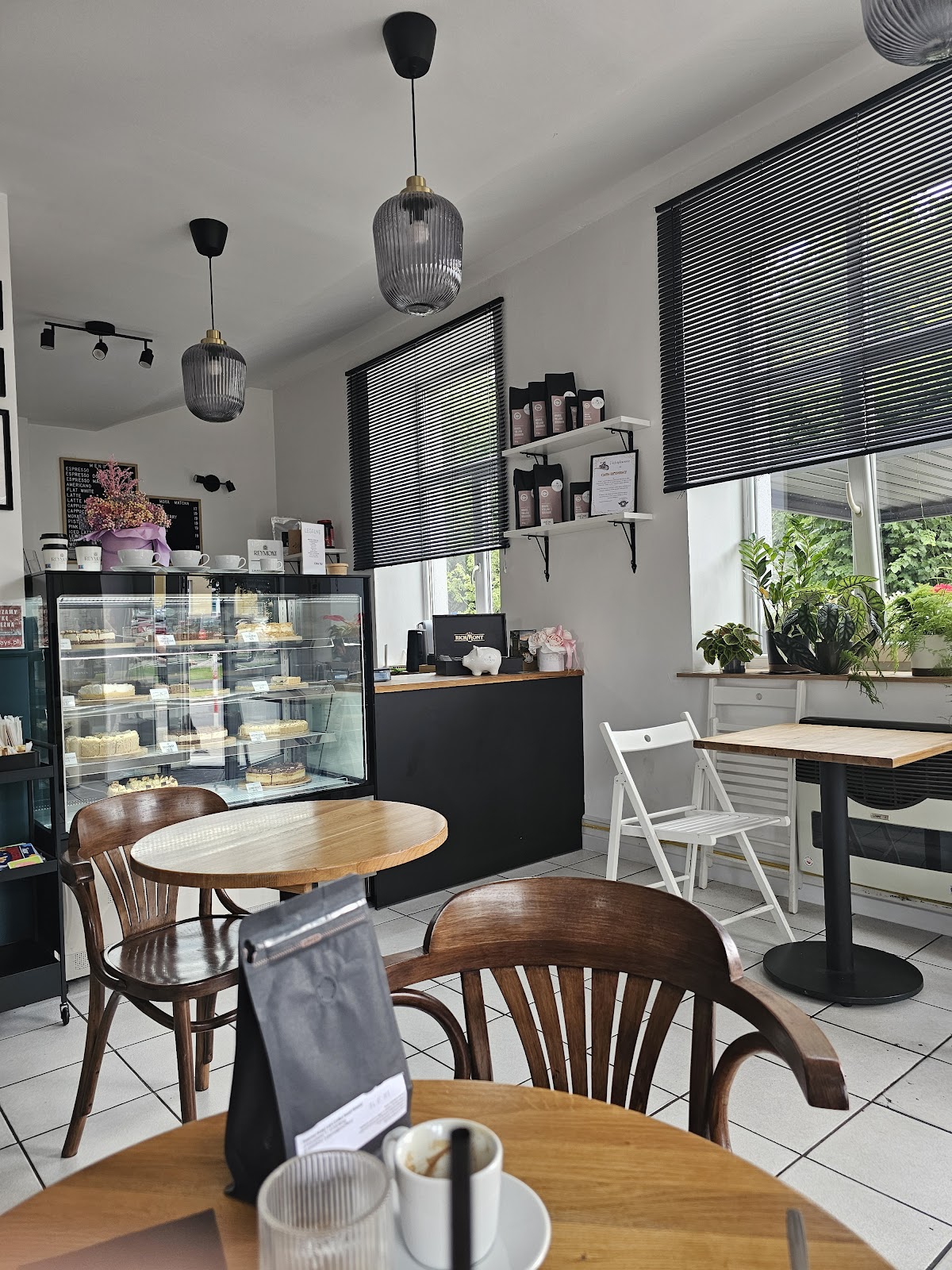 Wnętrze kawiarni Reymont Caffe