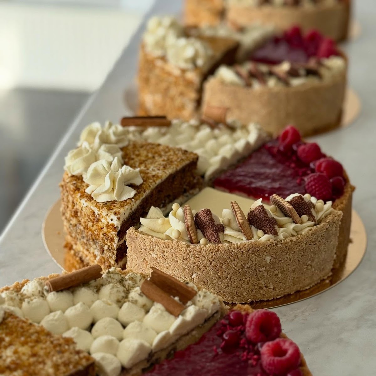 Asortyment ciast i wypieków Reymont Caffe